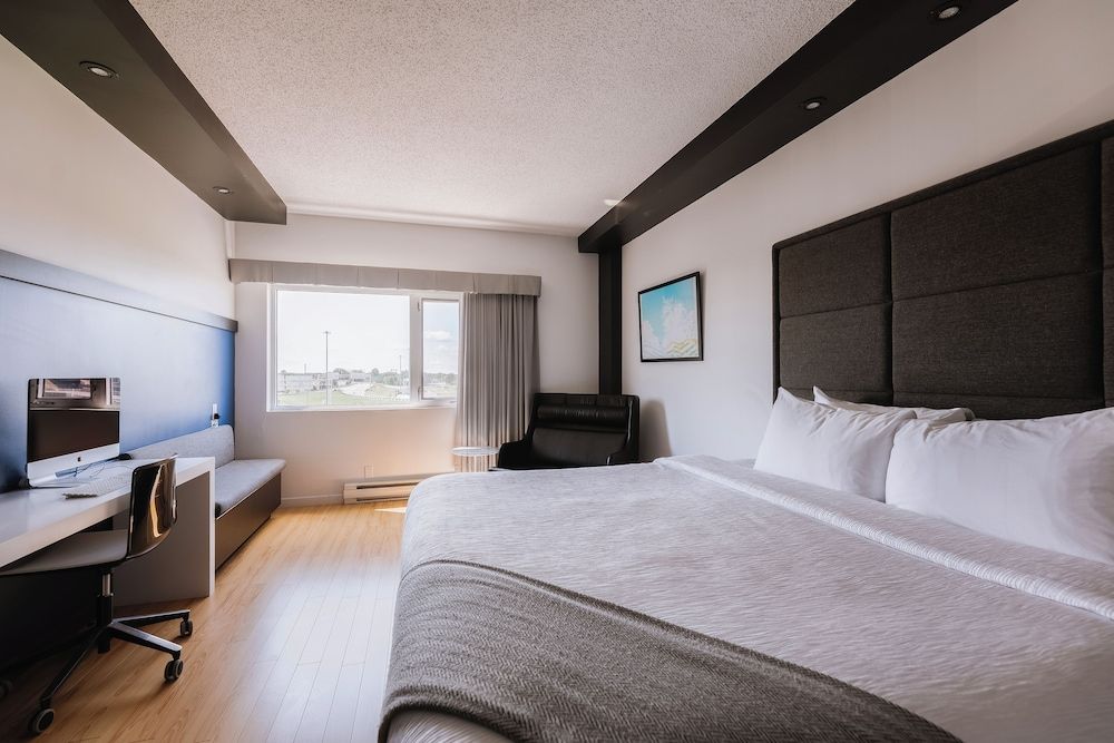 Hôtel Le Dauphin Montréal - Longueuil Standard Room, 1 King Bed 5