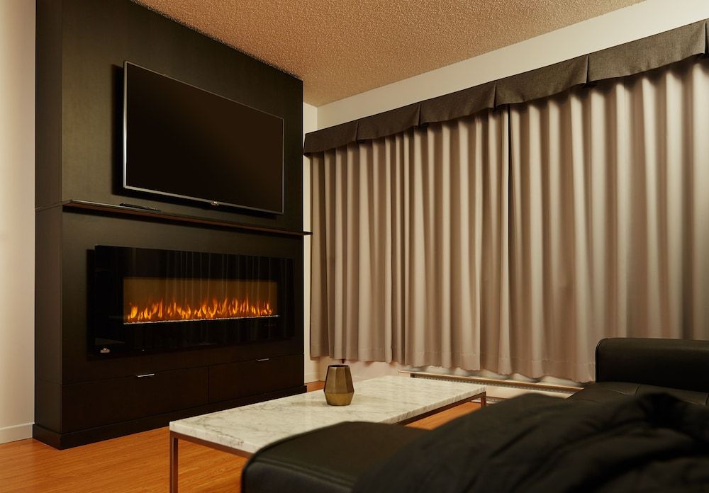 Hôtel Le Dauphin Montréal - Longueuil Deluxe Suite, 1 King Bed 6