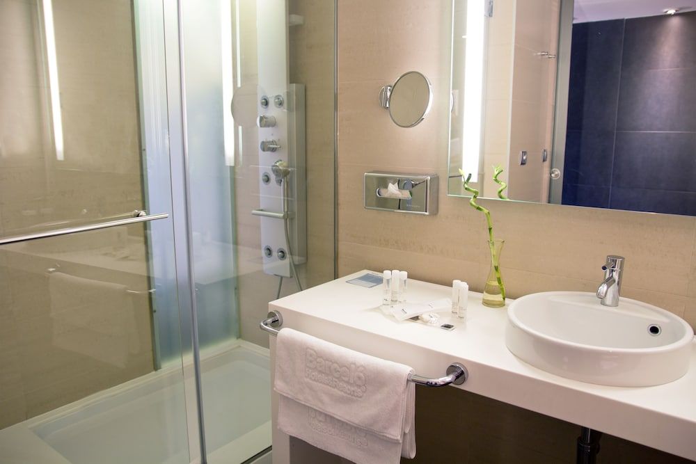 Barceló Costa Vasca Triple Room 3