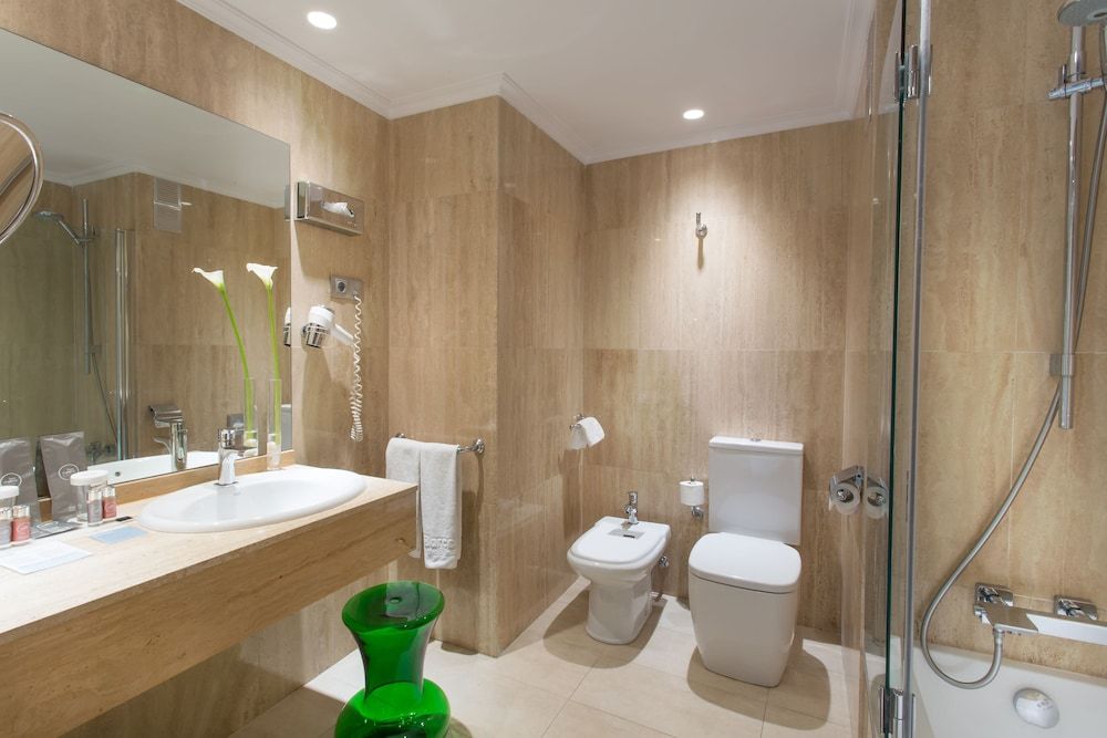 Barceló Costa Vasca Triple Room 4