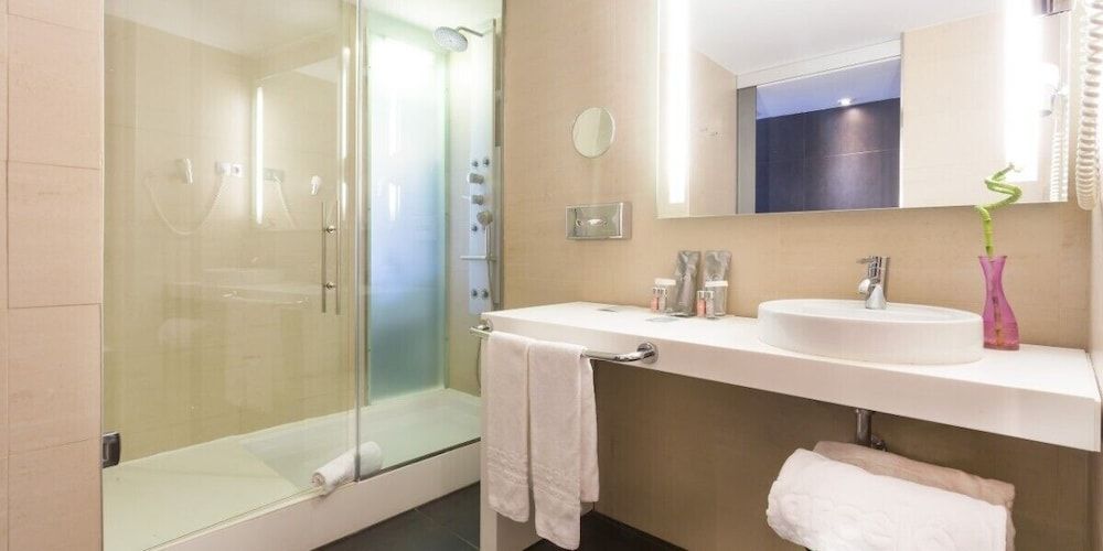 Barceló Costa Vasca Triple Room 5