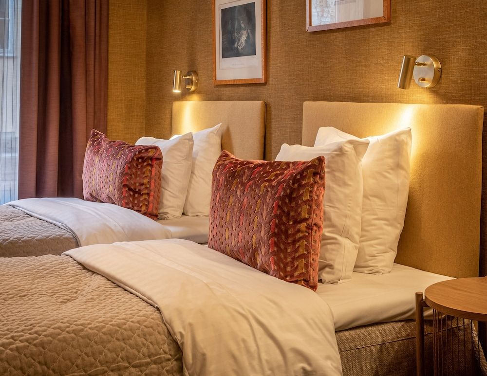 undefined Lady Hamilton Hotel 3