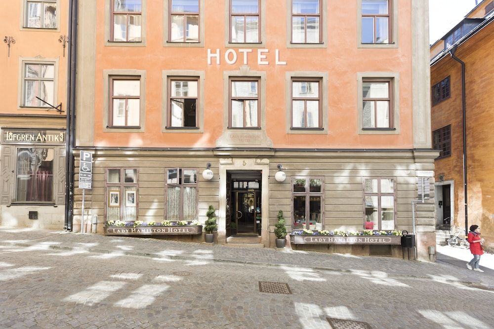 undefined Lady Hamilton Hotel 7