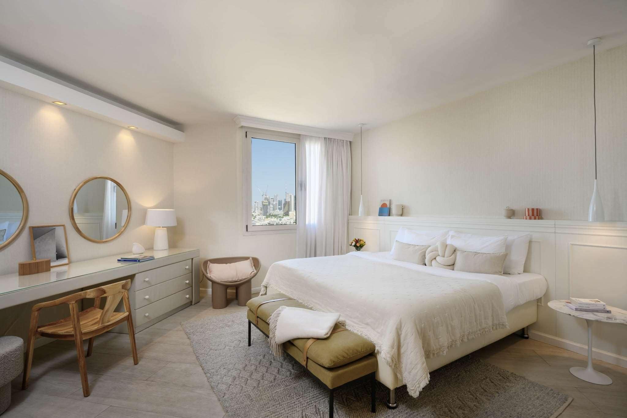 Honeymoon Suite