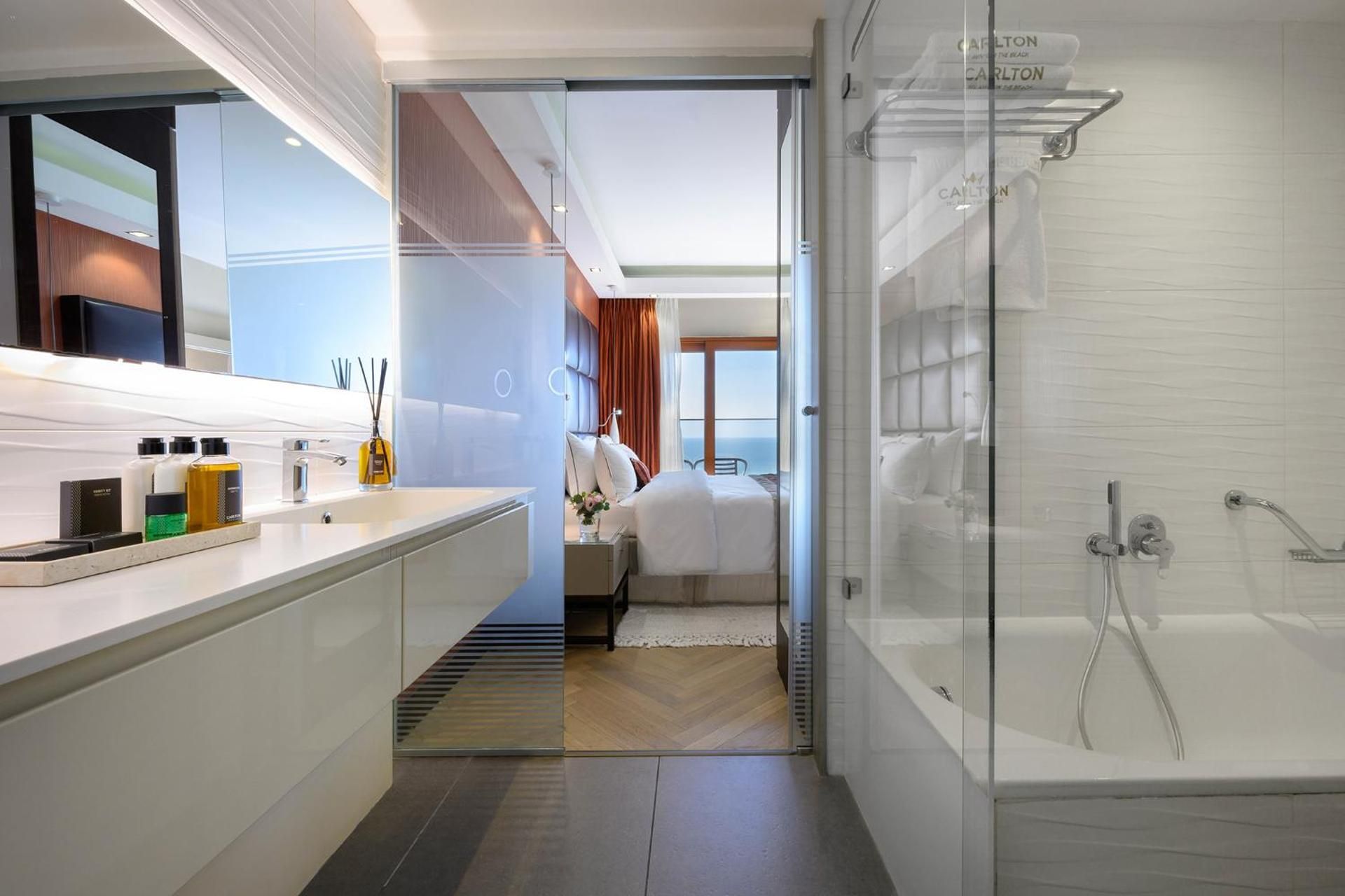 One-Bedroom Suite with Sea View