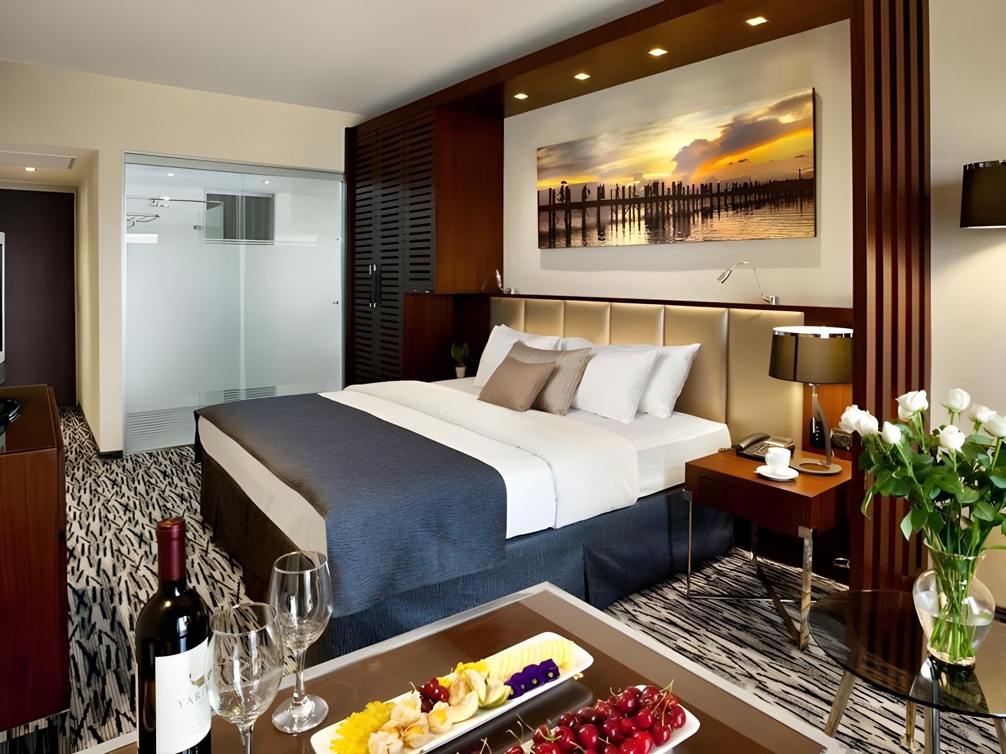 Royal Executive Partial View Room