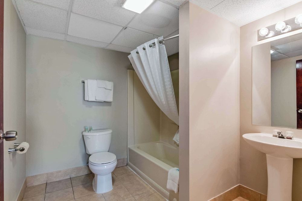 Americas Best Value Inn Torrington CT Suite, 1 King Bed, Kitchenette 2