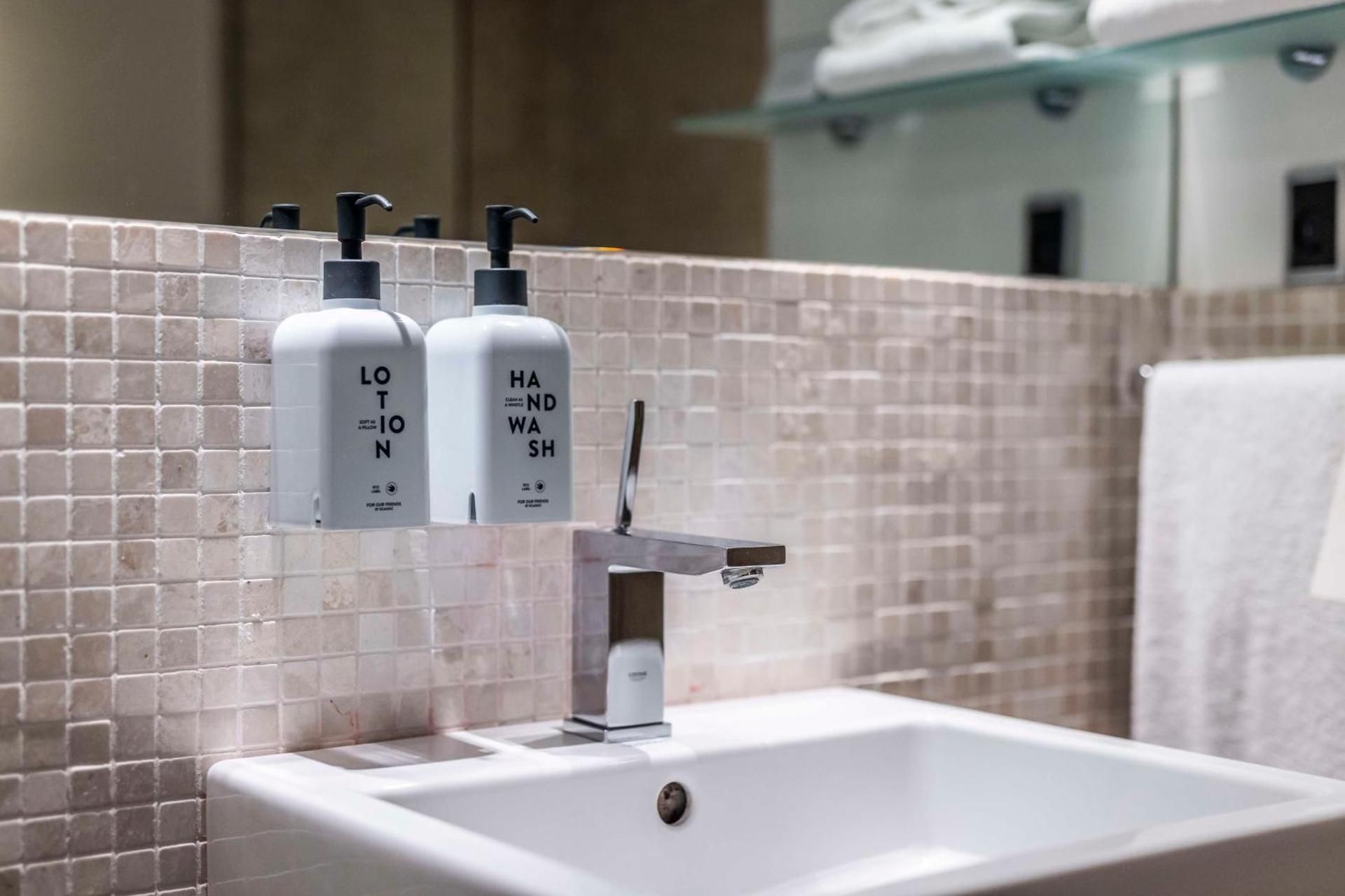 undefined Scandic Front 10