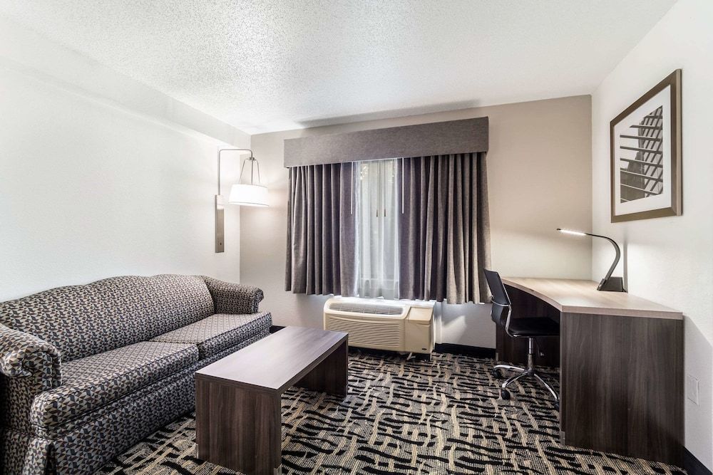 Suite, 1 King Bed, Non Smoking