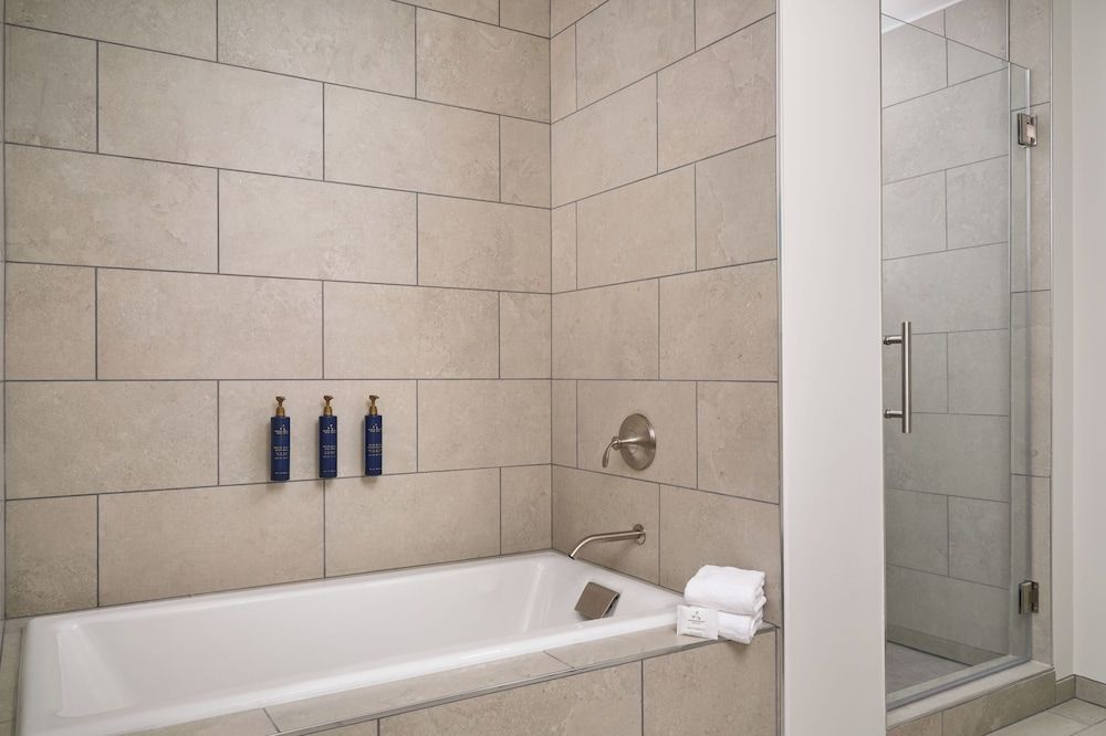 Suite, 1 Bedroom, Accessible, Bathtub