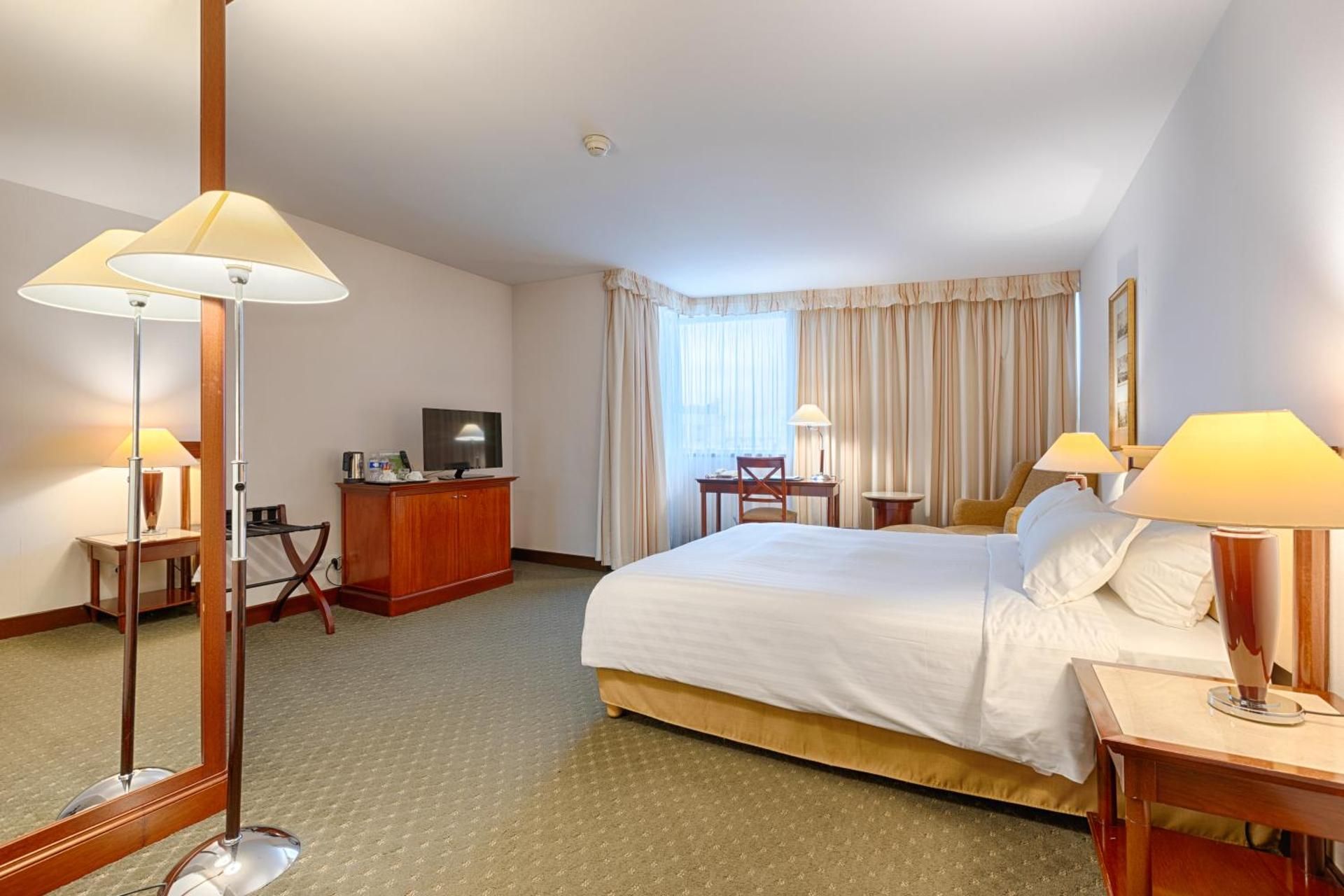 Deluxe with views over Eiffel Tower