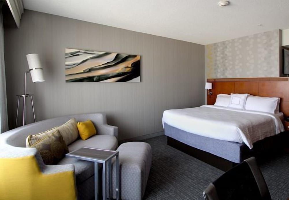 Room (Mobility/Hearing Accessible, Tub)