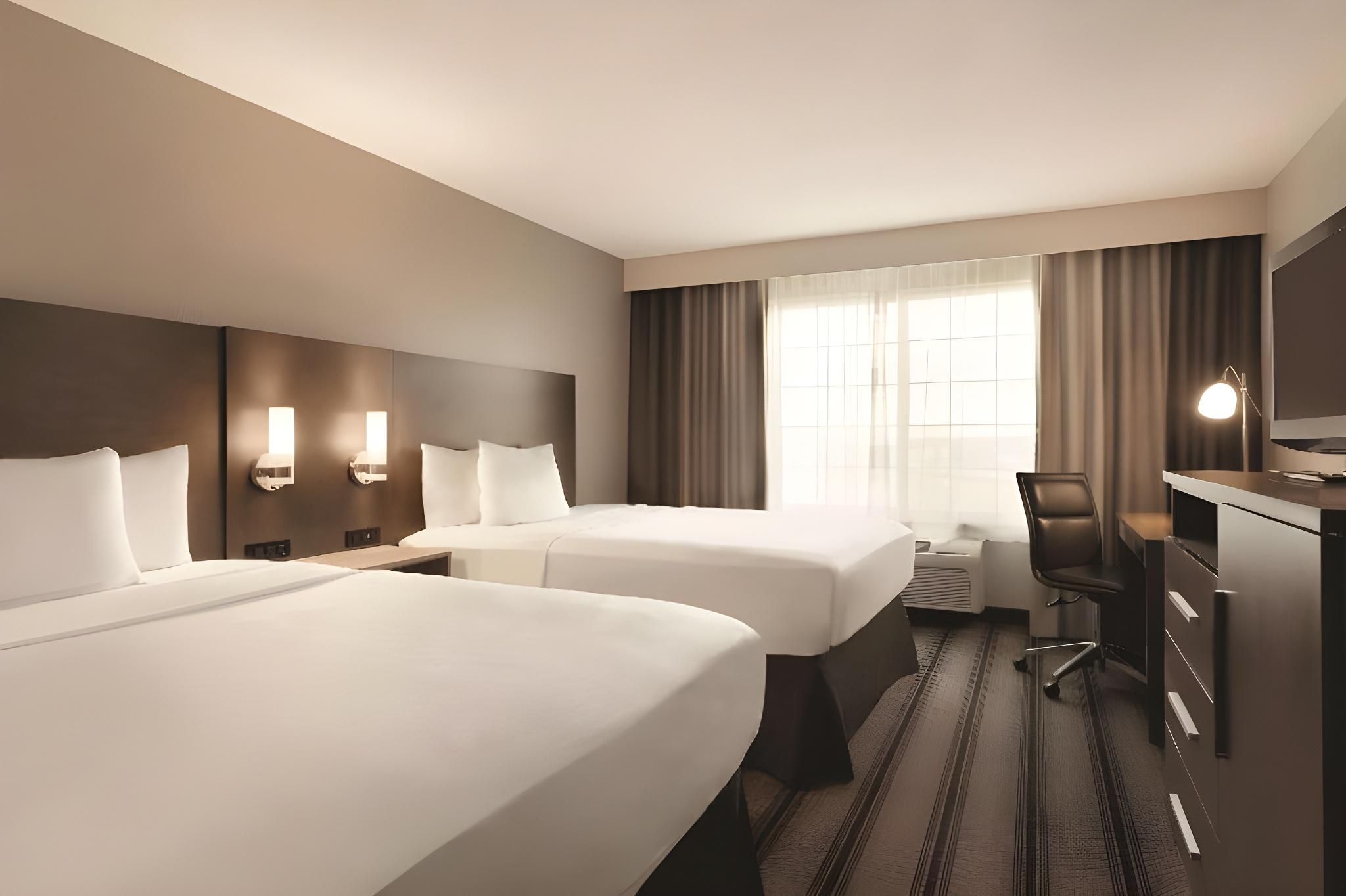 2 Queen Beds, Suite, Nonsmoking