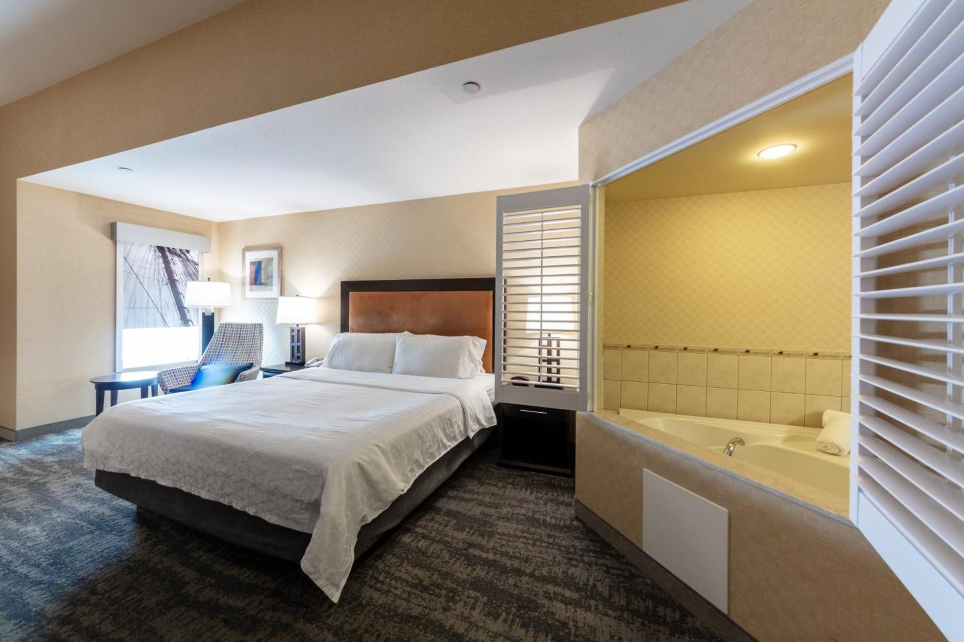 1 King Suite Jetted Tub