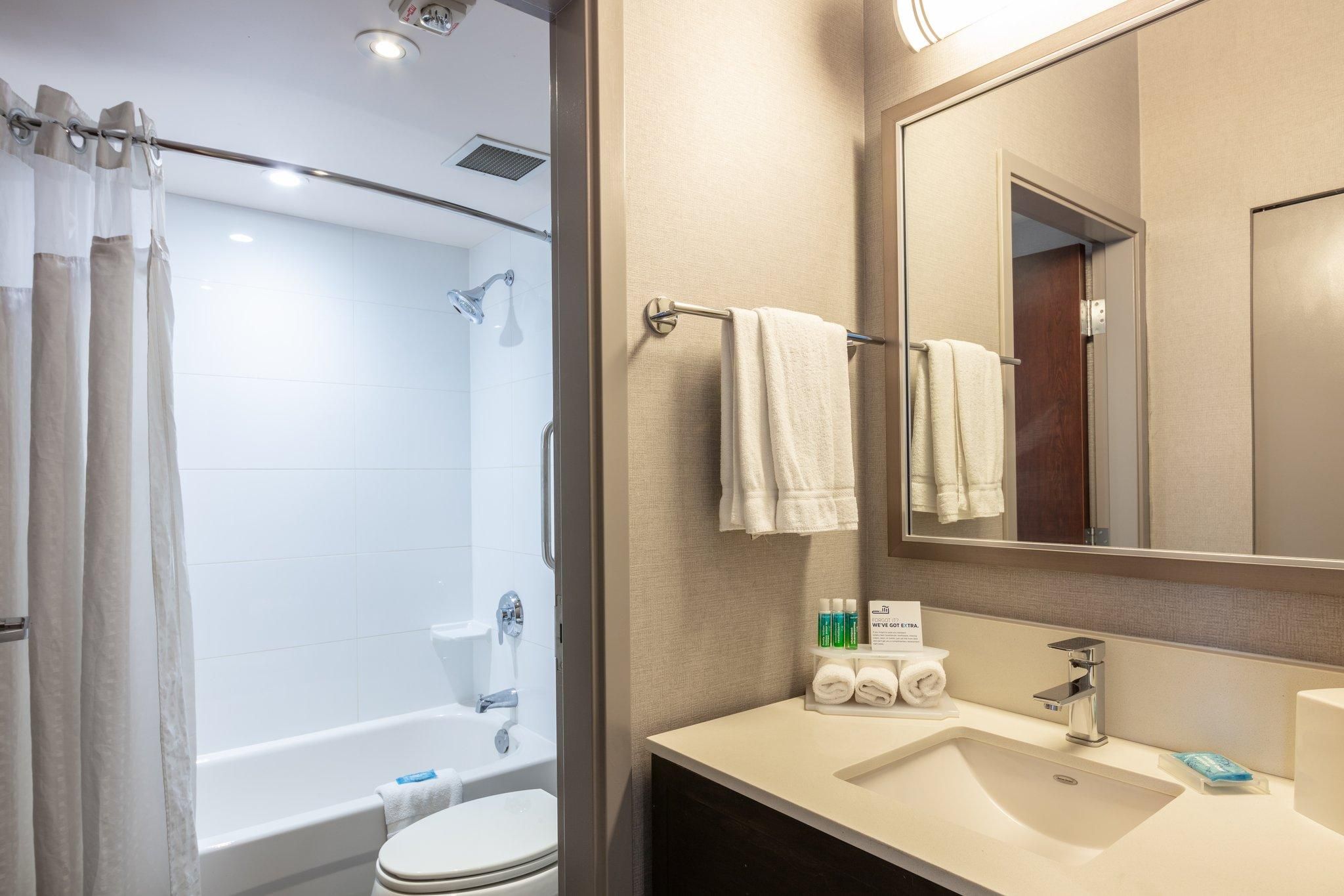1 Bedroom Suite Kitchen Area 2 Queen