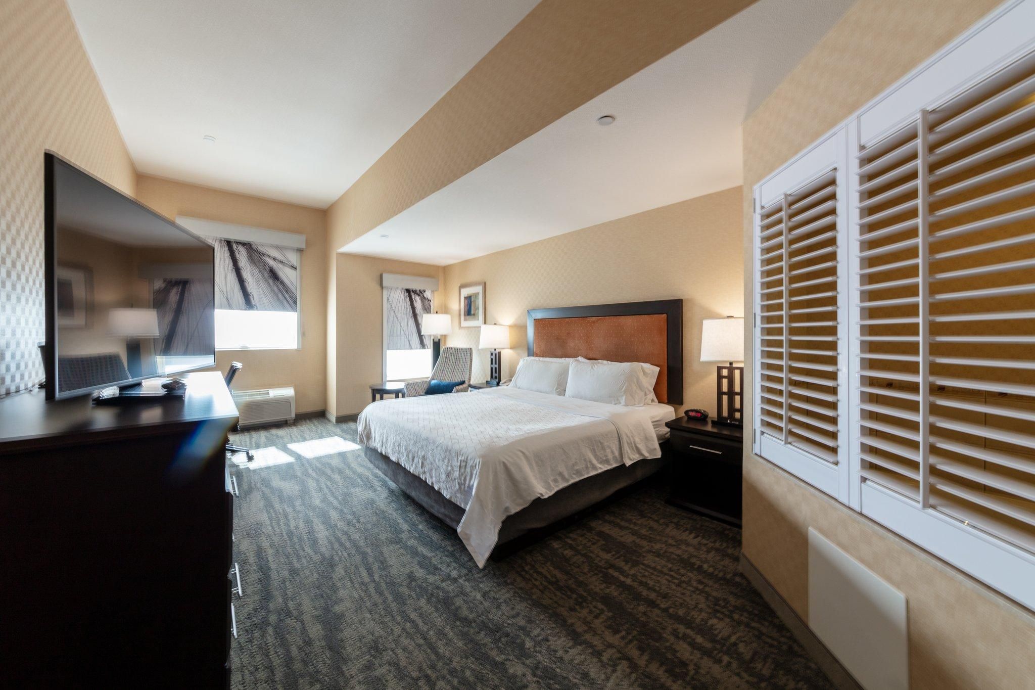 1 King Suite Jetted Tub