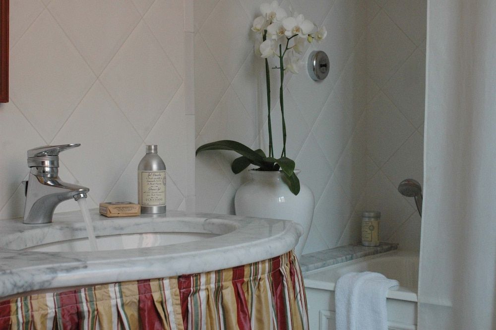 Hotel Splendid Cannes Classic Double Room, Sea View 5