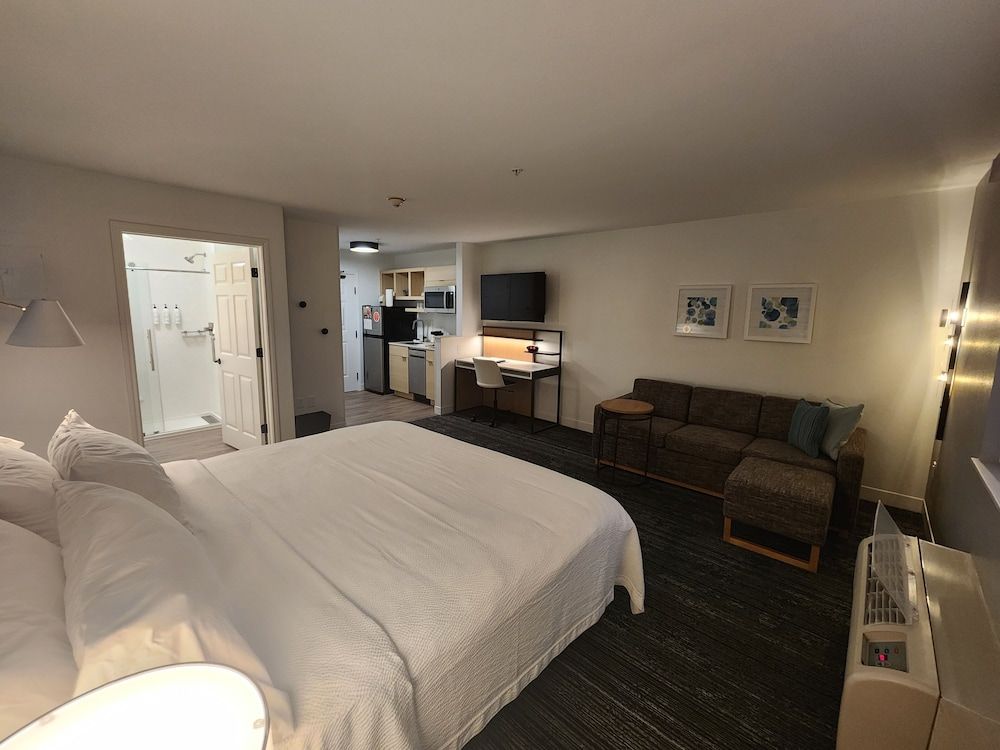 Studio, 1 Queen Bed with Sofa bed (Mobility Accessible, Tub)