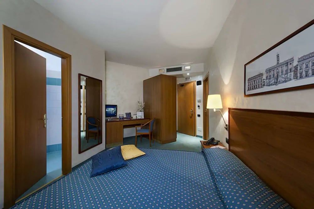 Classic Hotel Tulipano Basic Triple Room