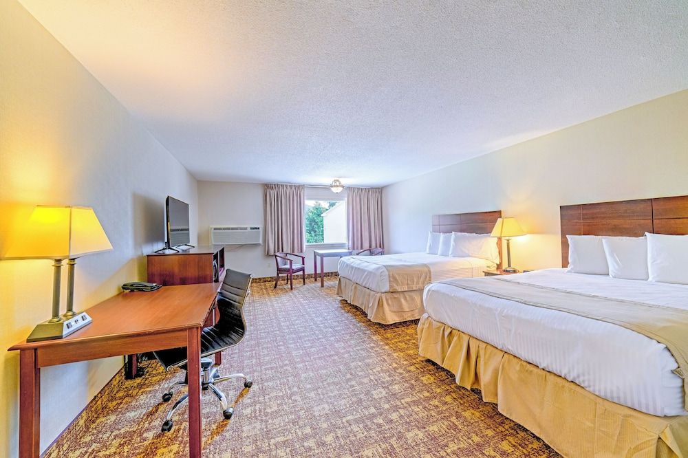 Town and Country Inn & Resort 2 Queens, Non-Smoking 3