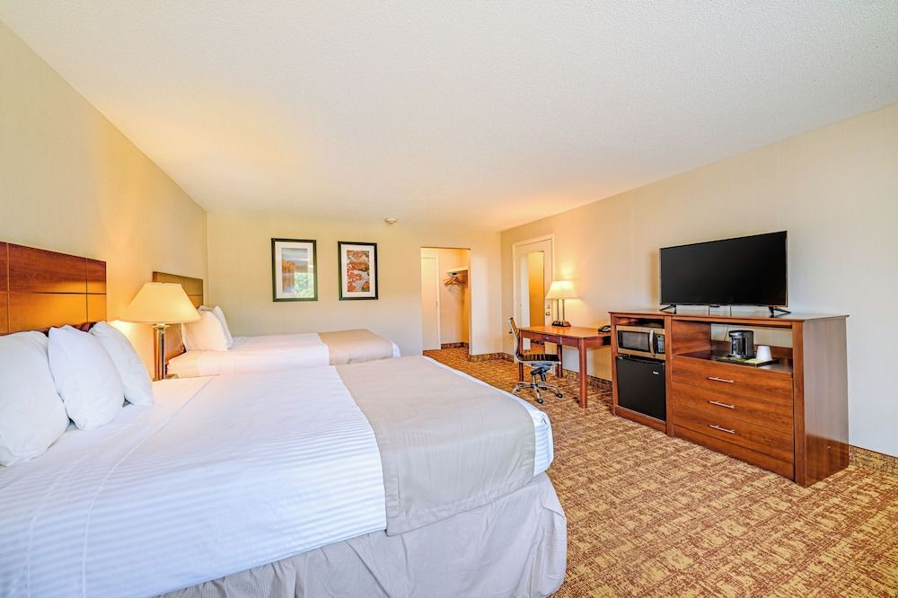 Town and Country Inn & Resort 2 Queens, Non-Smoking 2