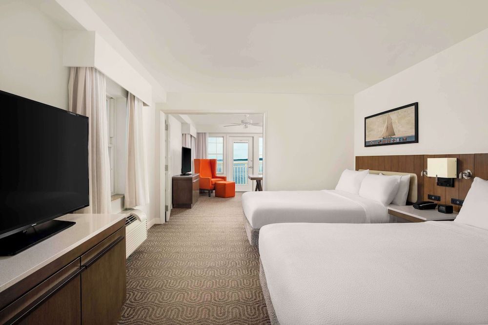 Two Queen One Bdrm Ste Bayfront