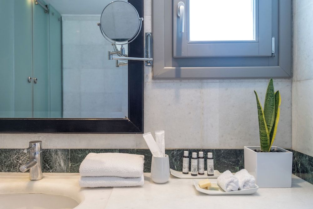 The Majestic Hotel Double Room Sea View (East) 4