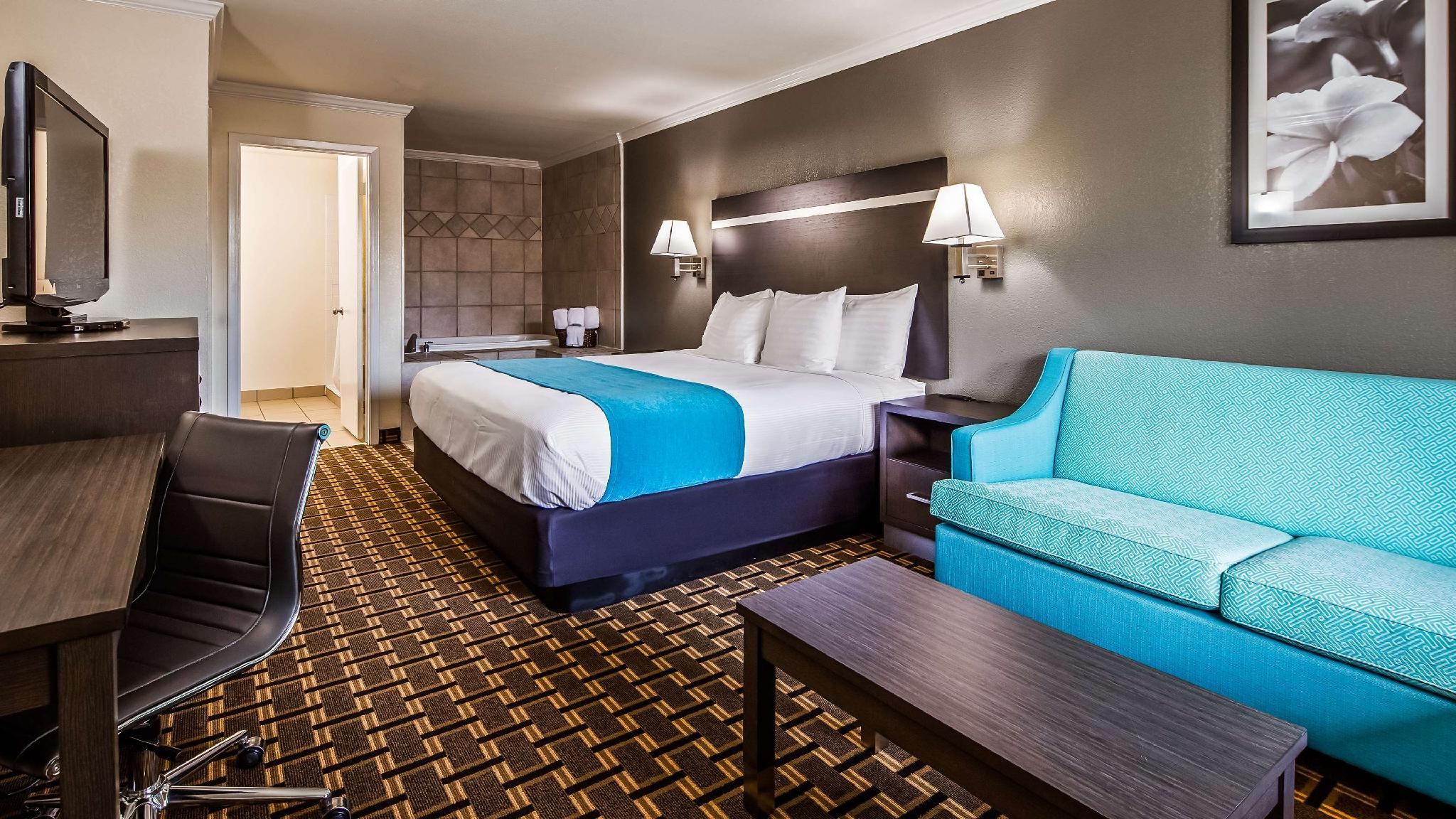 Suite - 1 King Bed, Nonsmoking, Whirlpool