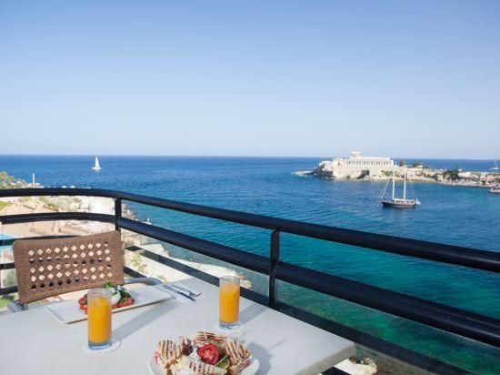SUPERIOR SEAVIEW SUITE