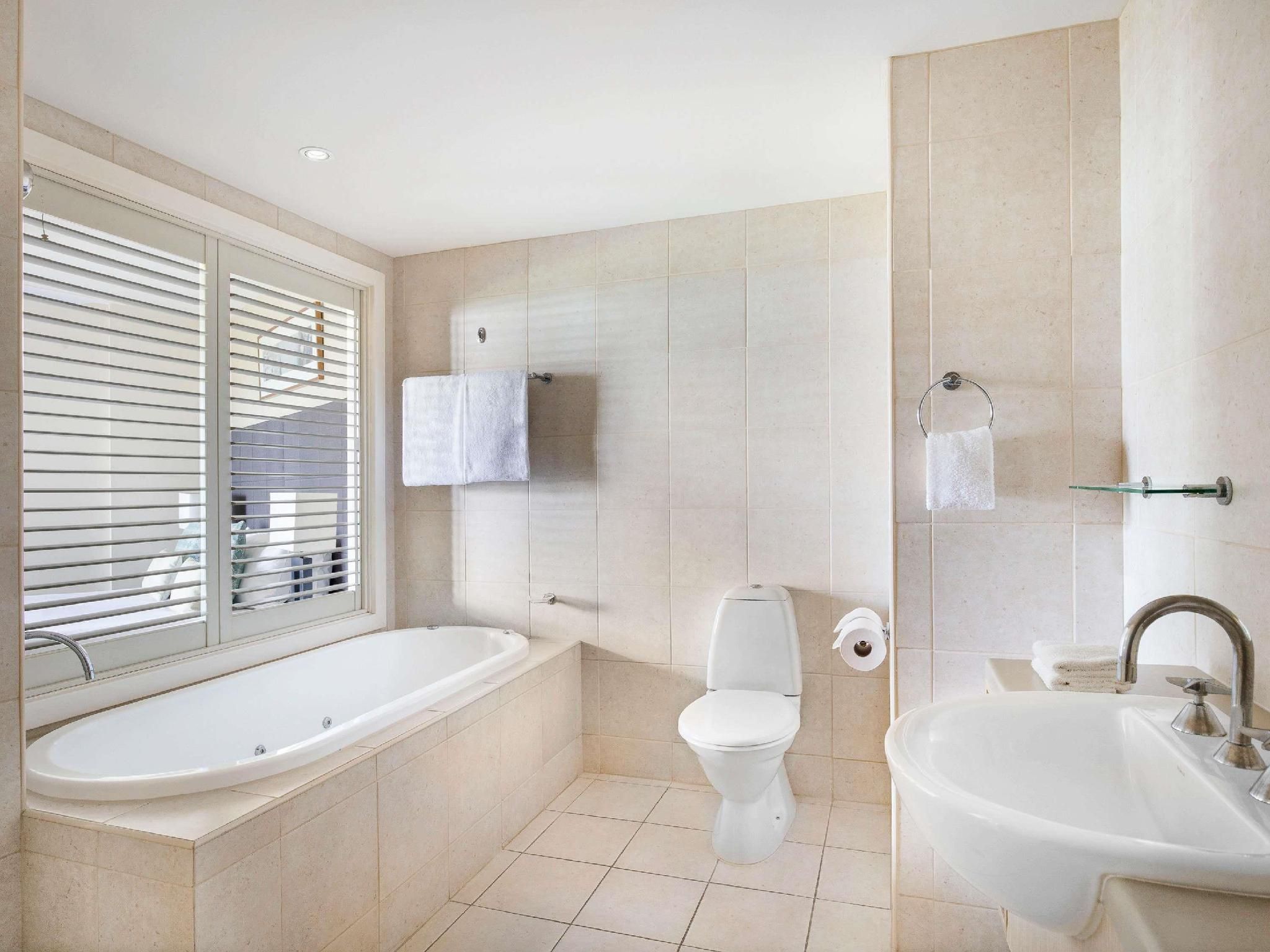 Mantra on Salt Beach Kingscliff 2 Bedroom Spa Suite Pool View 2