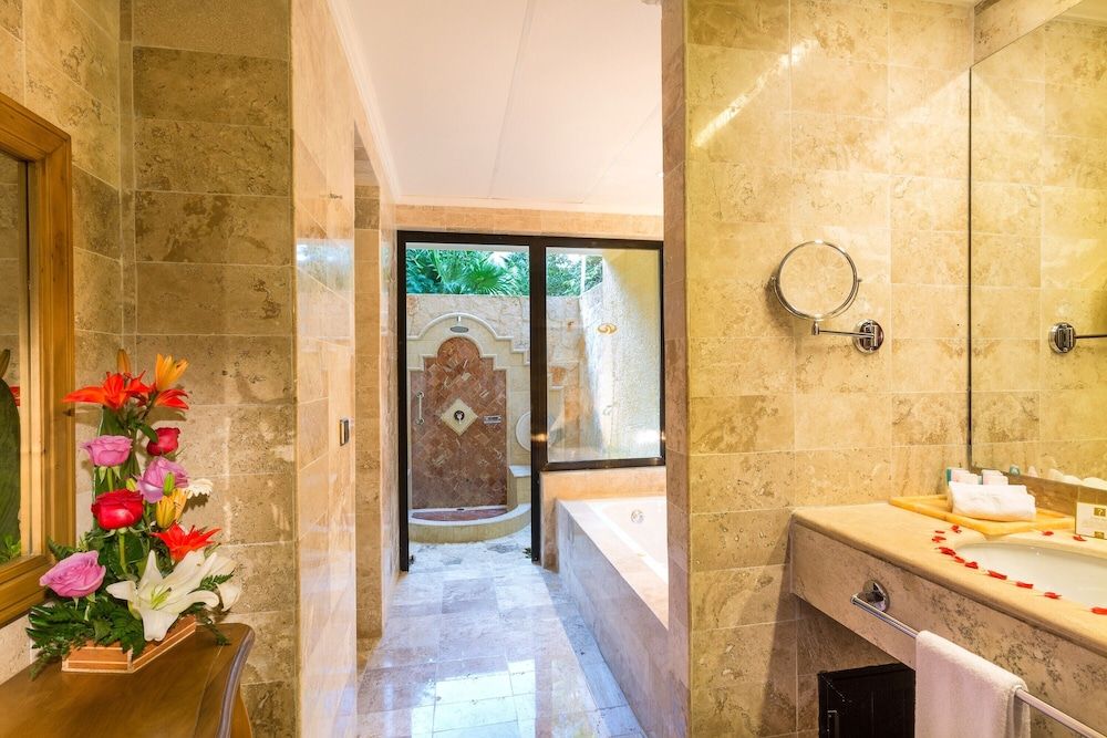 Grand Palladium Colonial Resort & Spa All Inclusive Romance Villa Suite Poolside 5