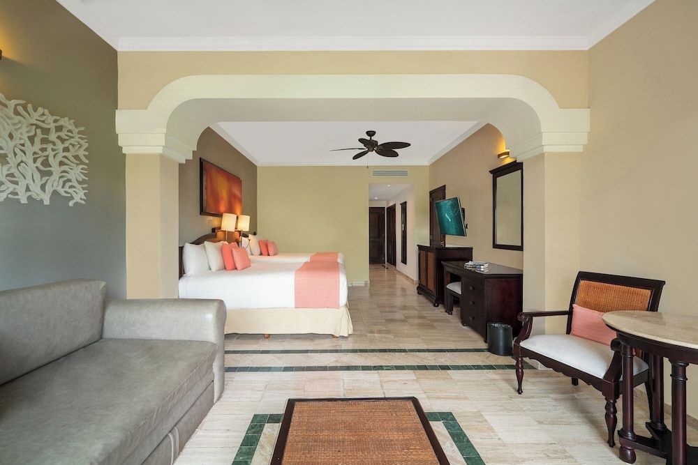 Grand Palladium Select White Sand Resort & Spa - All Inclusive Junior Suite, Beachside