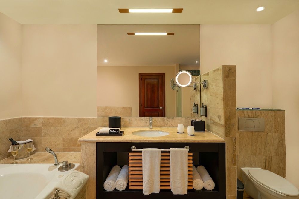 Grand Palladium Select White Sand Resort & Spa - All Inclusive Junior Suite, Beachside 4