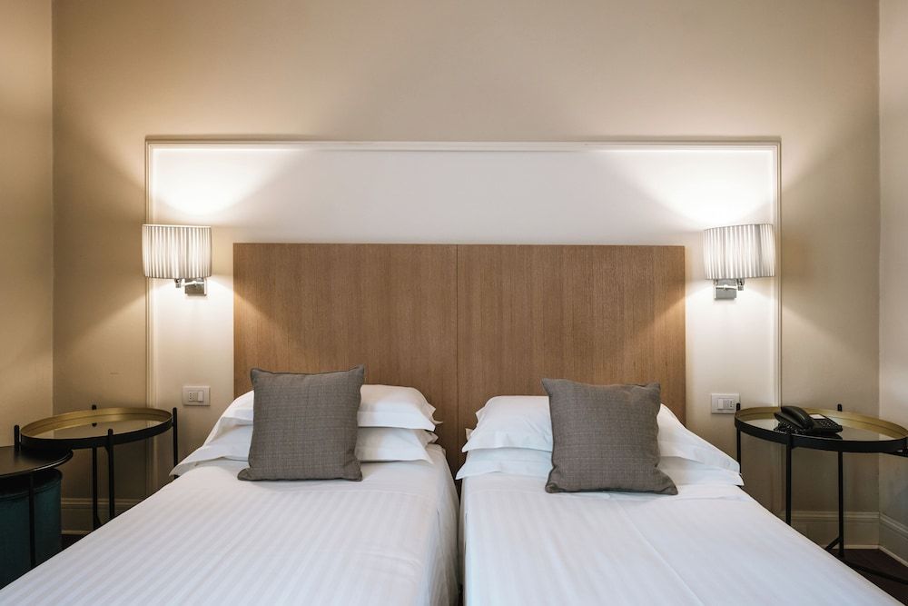 Hotel De la Ville Classic Double or Twin Room 2