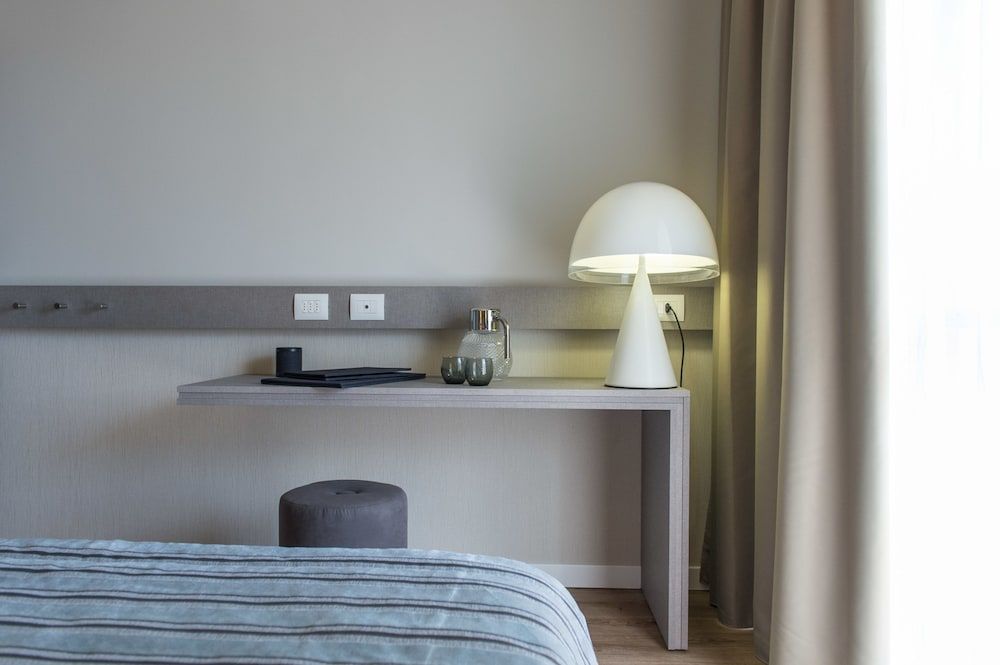 Hotel De la Ville Classic Triple Room 6