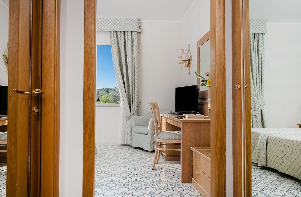 Grand Hotel Vesuvio Basic Double or Twin Room 5