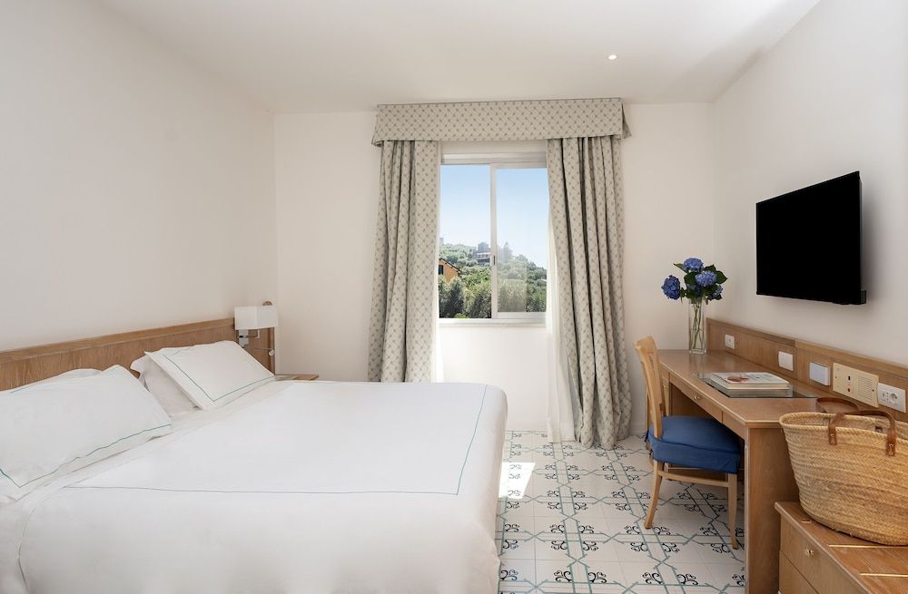 undefined Grand Hotel Vesuvio 3