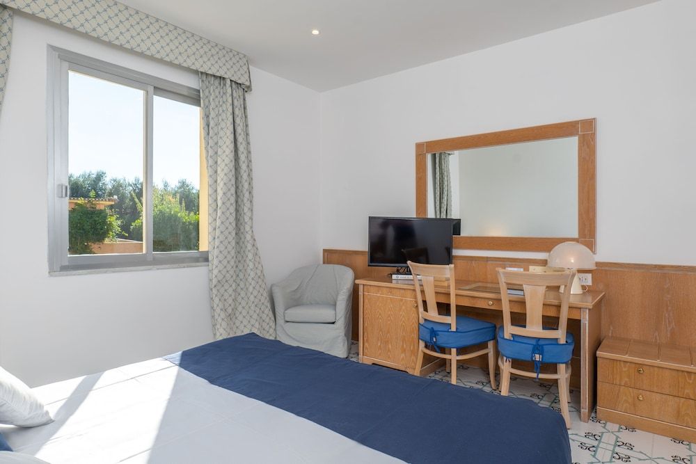 undefined Grand Hotel Vesuvio 8