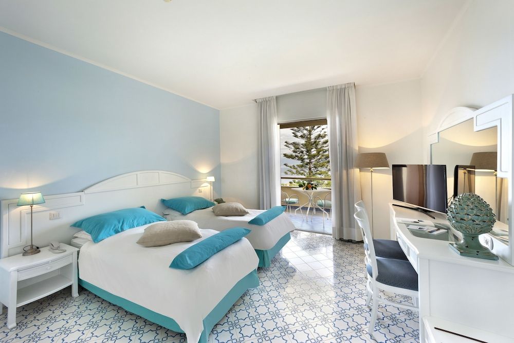 undefined Grand Hotel Vesuvio 5