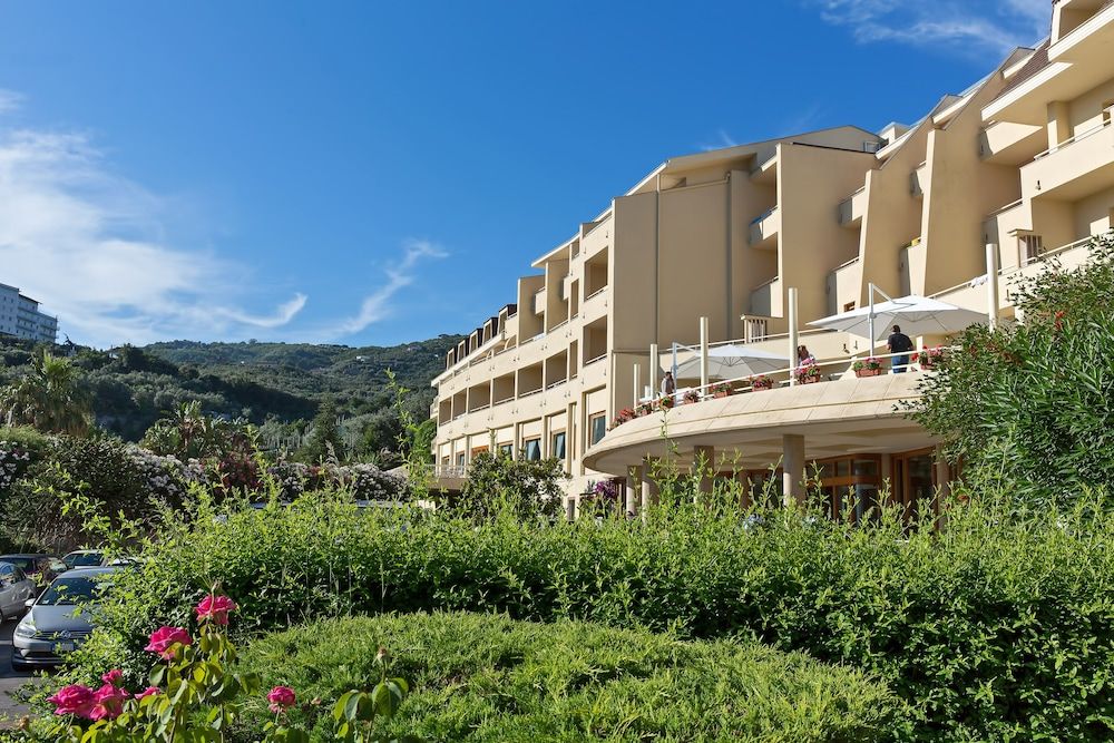 undefined Grand Hotel Vesuvio 6