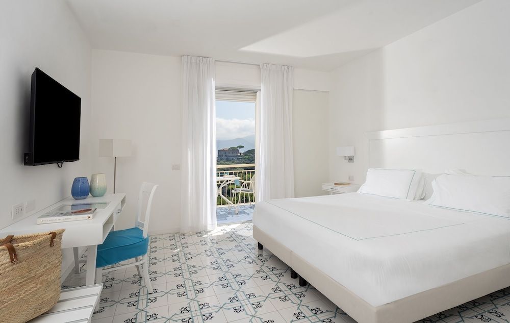 undefined Grand Hotel Vesuvio 4