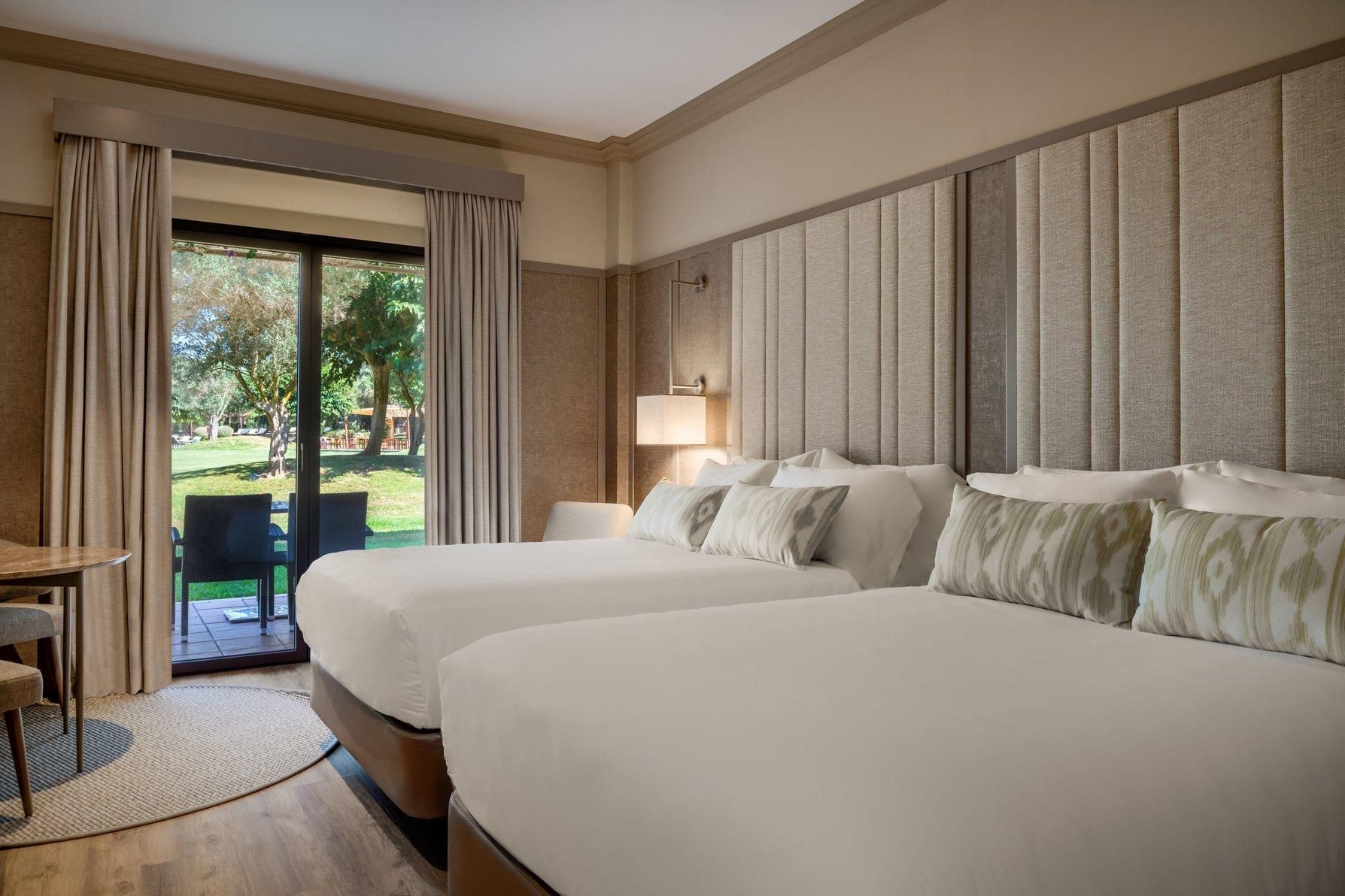 Priority Location, Deluxe Guest room, 2 Queen, Garden view, Terrace