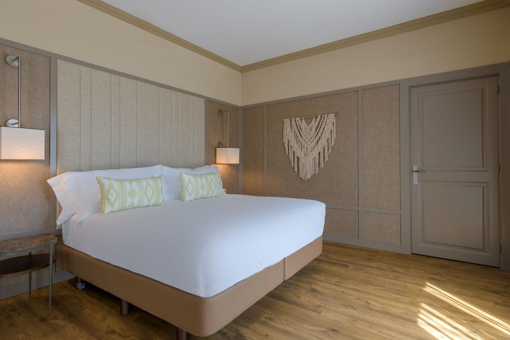 Superior Room, 1 King Bed, Terrace