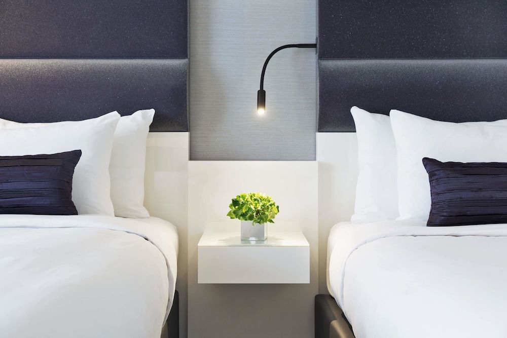 Renaissance®  Vienna Schönbrunn Hotel Classic Room, 2 Twin Beds 2