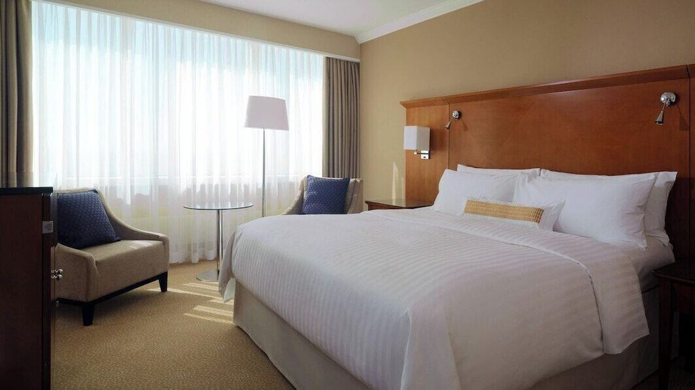 Business Suite, 1 King Bed with Sofa bed, Club Lounge Access