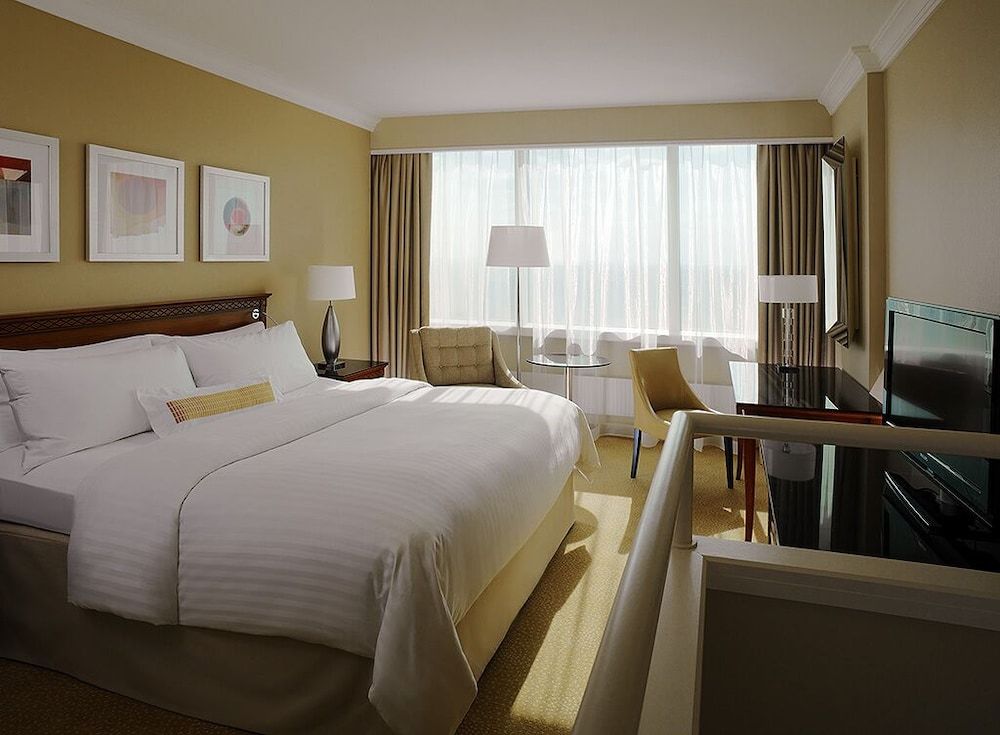 Bi-Level Suite, 1 King Bed with Sofa bed