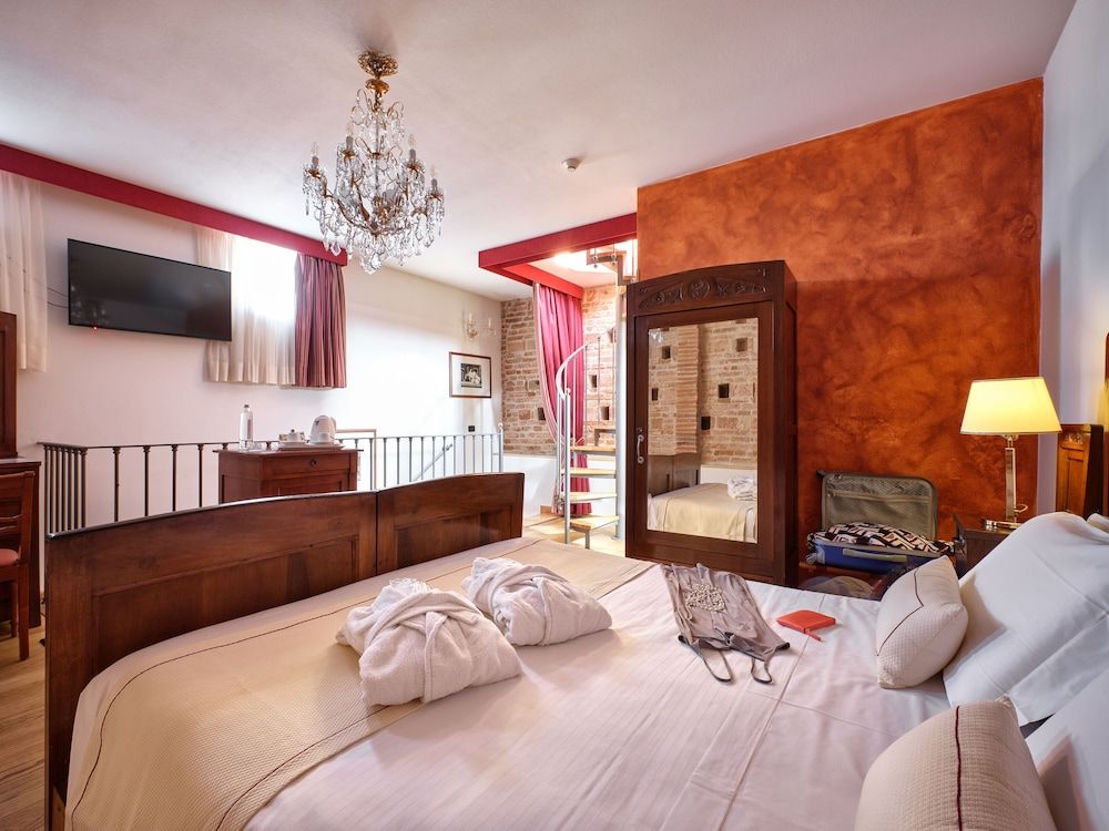 Panoramic Room