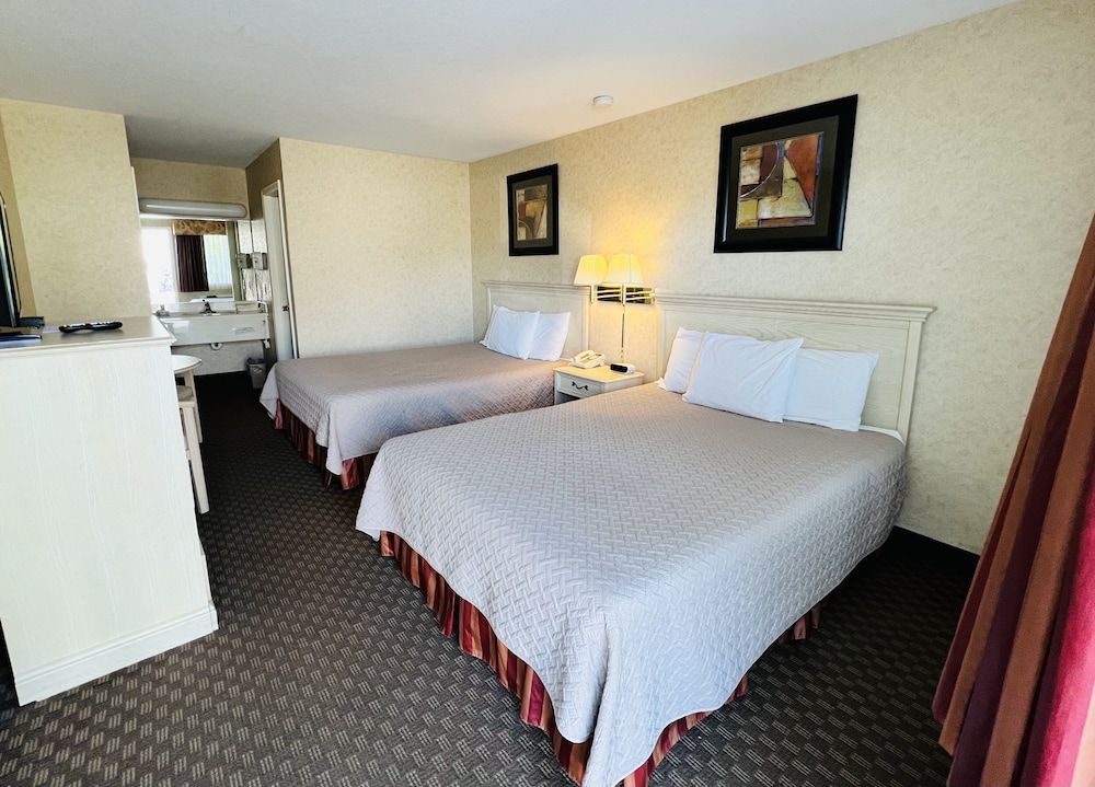 Standard Room, 2 Queen Beds, Courtyard Area