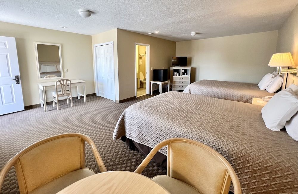Deluxe Room, 2 Queen Beds, Patio, Courtyard Area