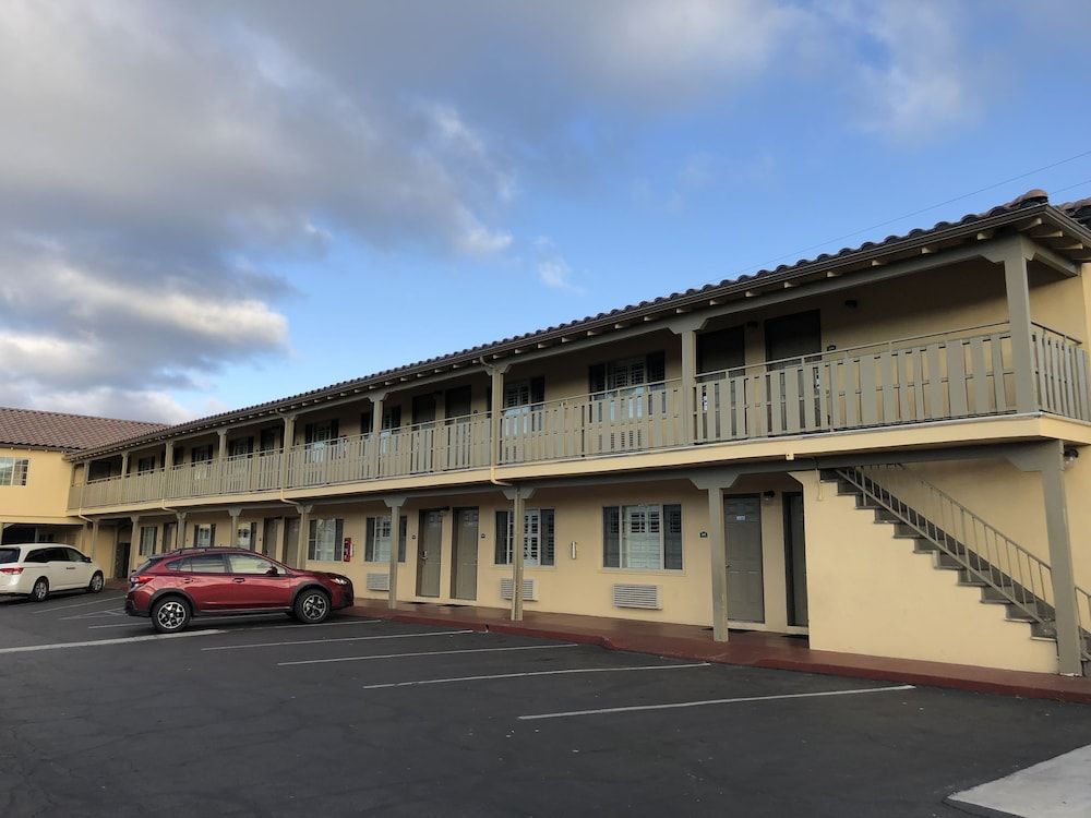 undefined El Castell Motel 6